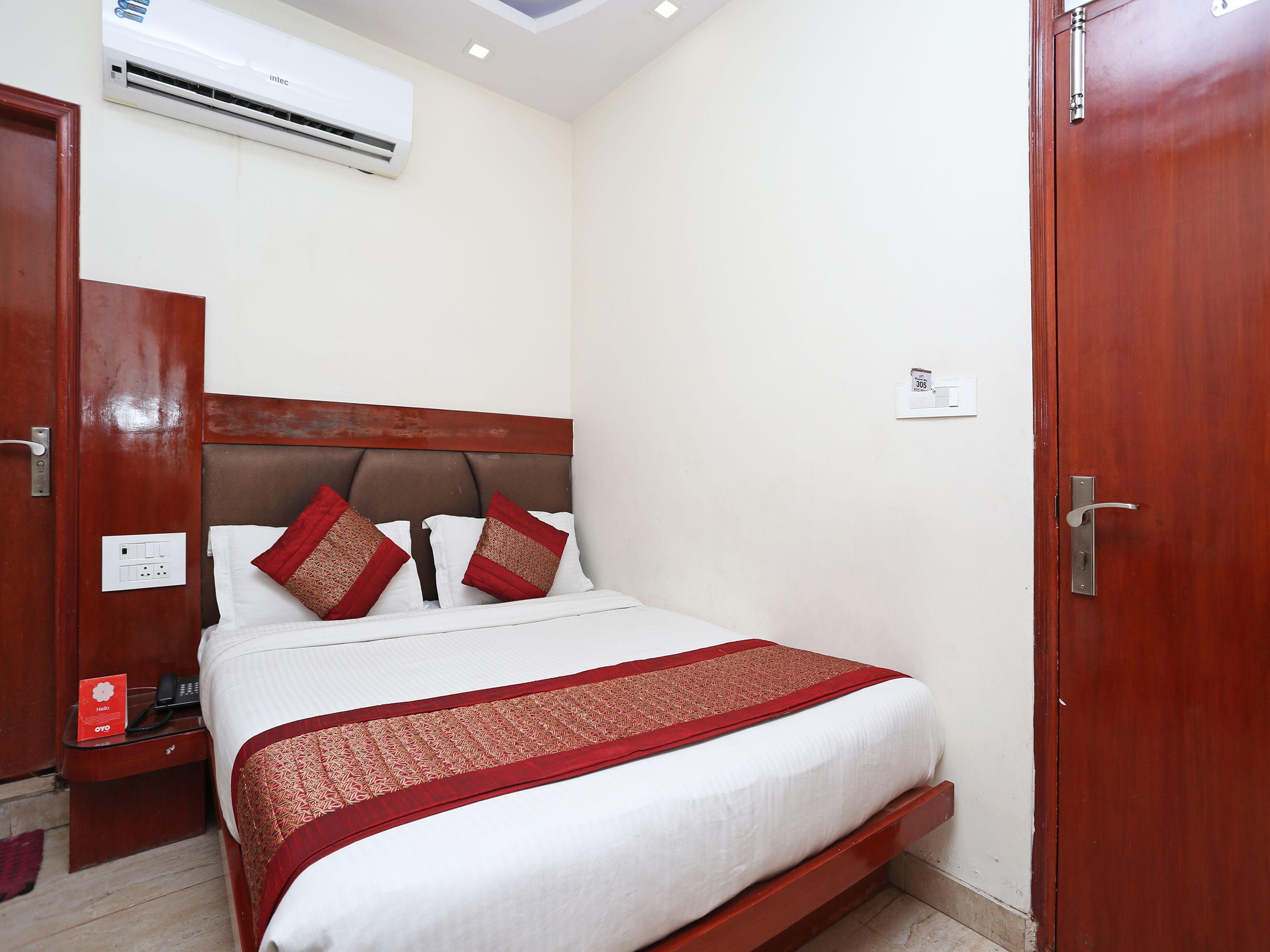 Oyo 6169 Hotel Prem Deluxe Нью-Дели Экстерьер фото