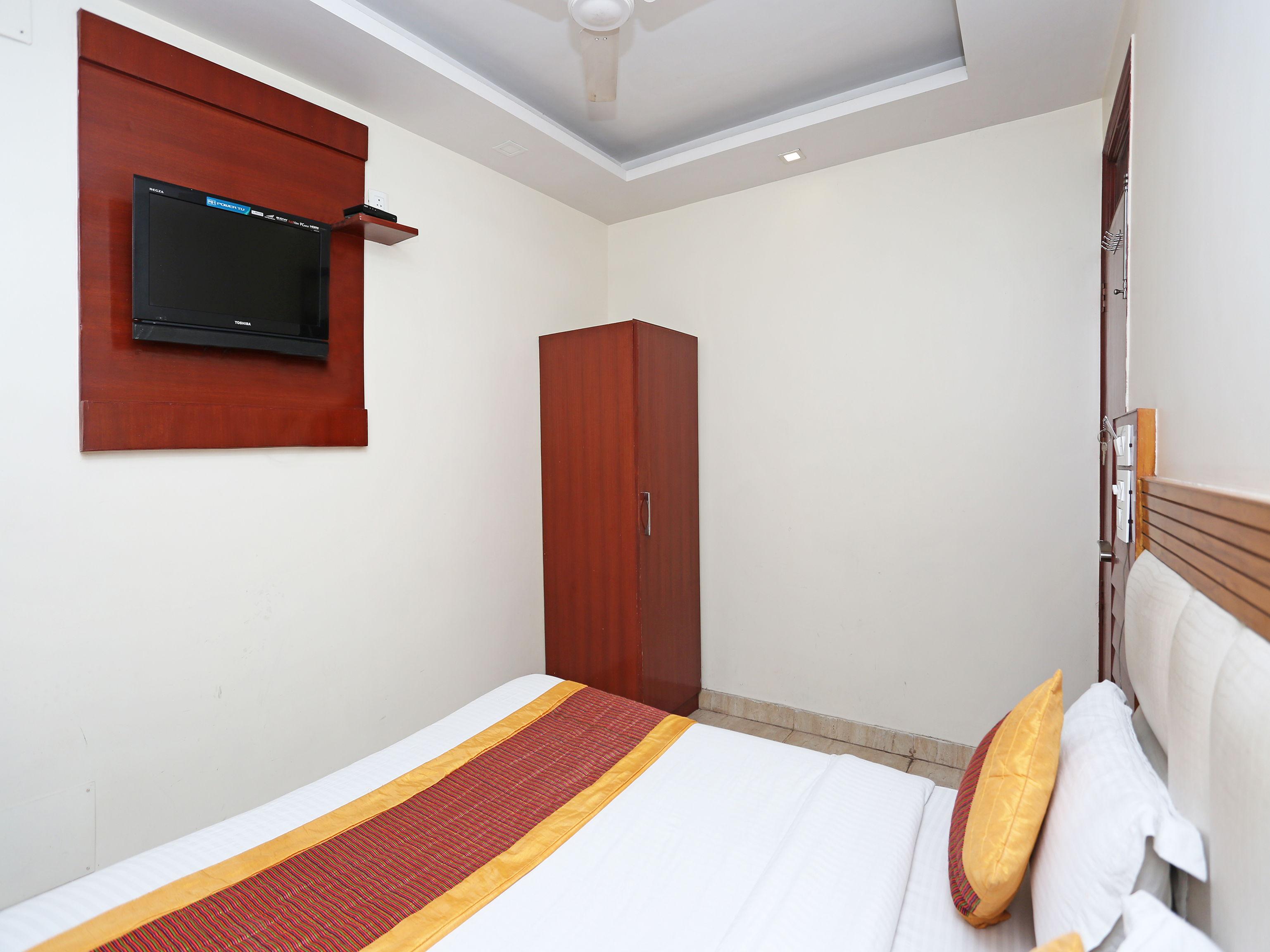 Oyo 6169 Hotel Prem Deluxe Нью-Дели Экстерьер фото